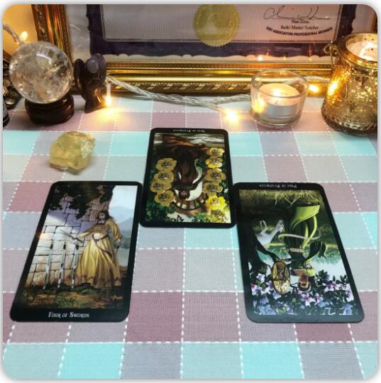 塔羅他是爛桃花嗎?為什么總碰到爛桃花