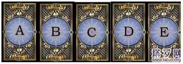 塔羅牌他出軌了嗎(塔羅占卜他腳踏兩船嗎)