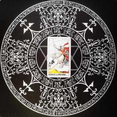 韋特塔羅牌寶劍騎士正位/寶劍騎士逆位解析