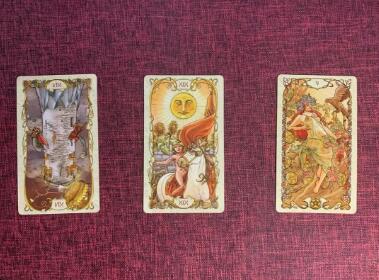 塔羅占卜：國慶期間需要注意些什么呢