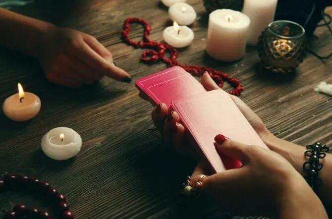 塔羅占卜的原理和流程