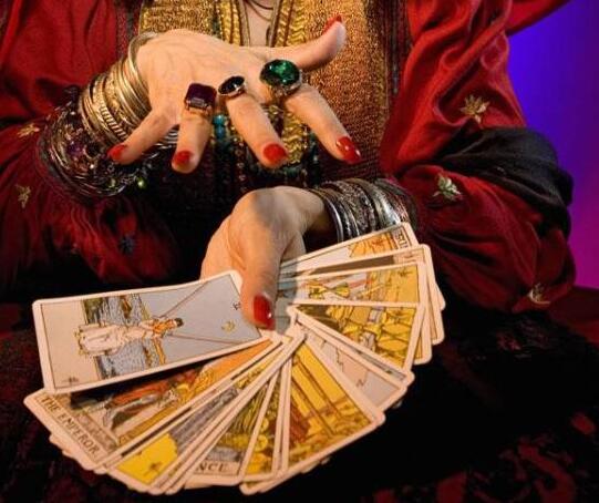 塔羅占卜是干啥的 塔羅占卜的流程